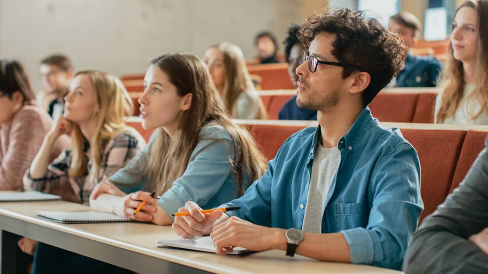 Studenter som saknar csn i en föreläsningssal